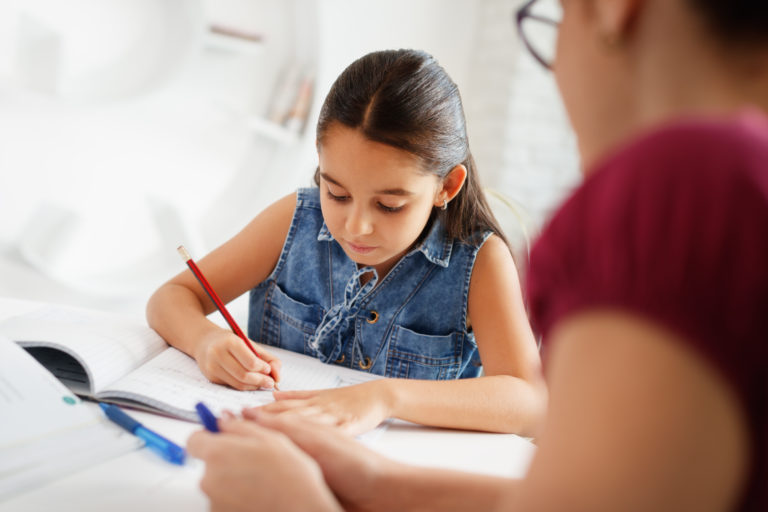 El apoyo escolar supera problemas de aprendizaje comunes de hoy en día